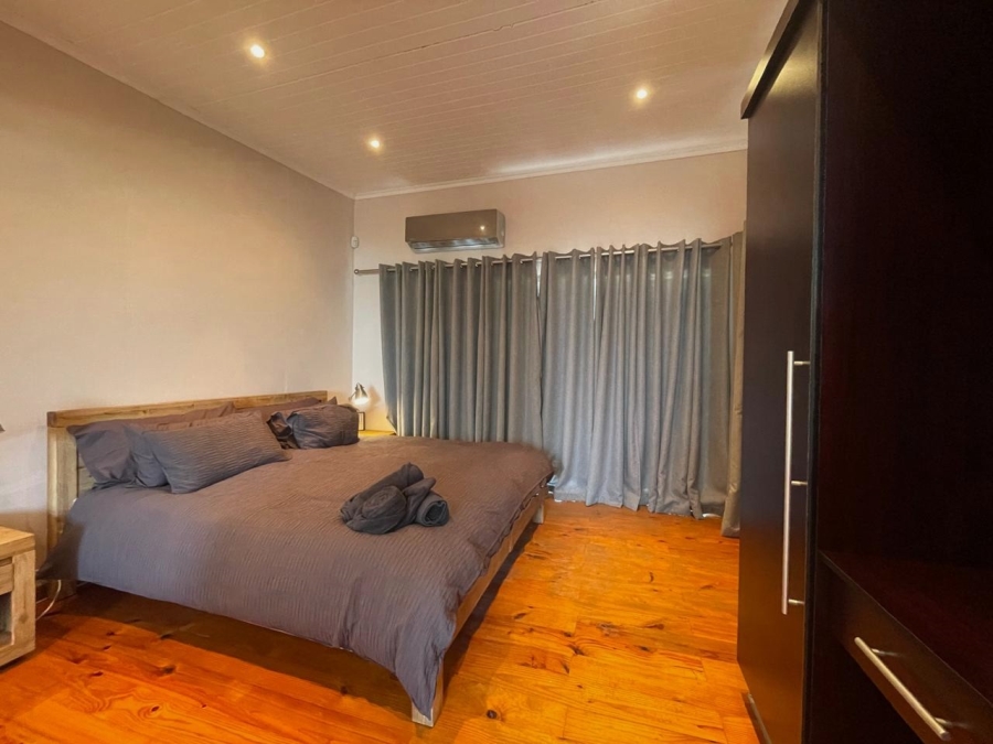 4 Bedroom Property for Sale in Wavecrest Eastern Cape